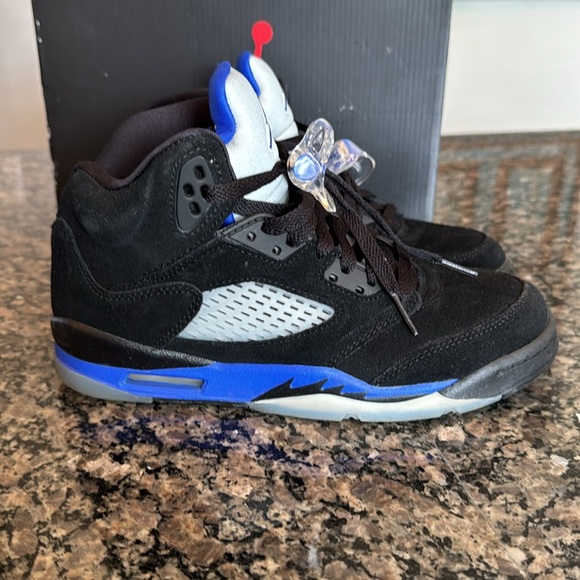 Air Jordan 5 retro Black and Blue Air Jordan Sneakers EUC 5.5Y - Picture 7 of 16